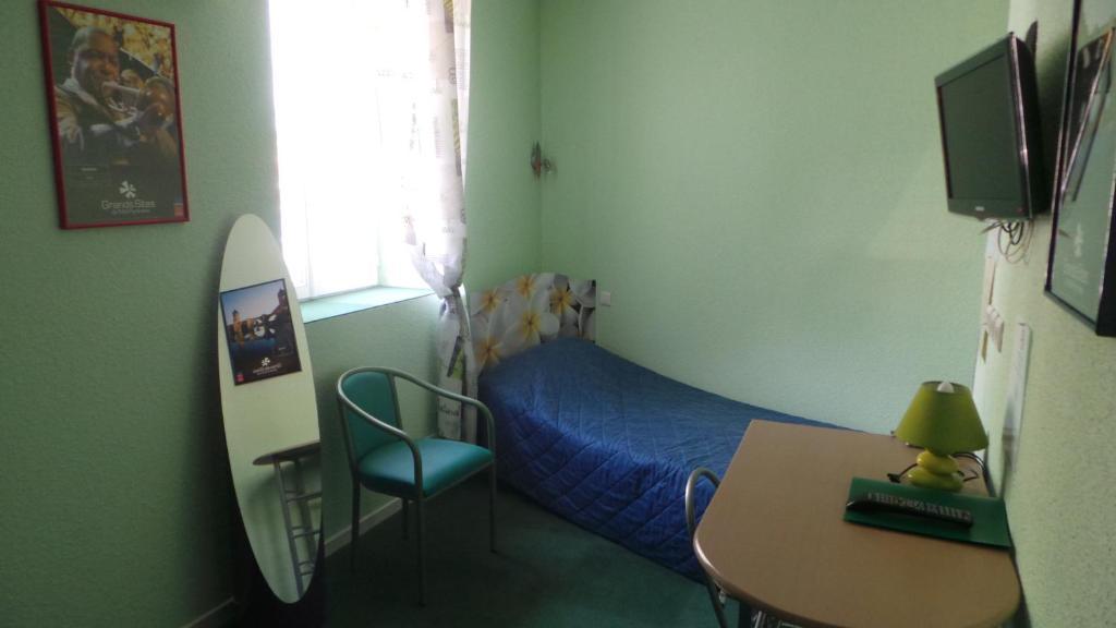 Hotel Le Gambetta Carmaux Δωμάτιο φωτογραφία